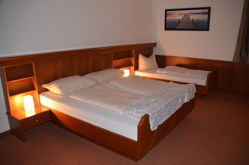 Hotel Krmstl "Zur Stadt Gmunden" Kirchdorf an der Krems Room photo